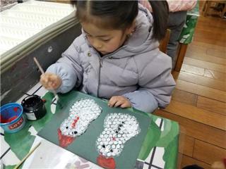 小班作品：堆个雪人一起玩