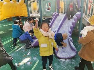 中班精彩瞬间：冬至趣事——打雪仗