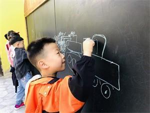 大班精彩瞬间：快乐涂鸦