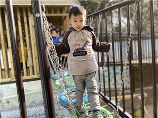小班精彩瞬间：吊桥大探险
