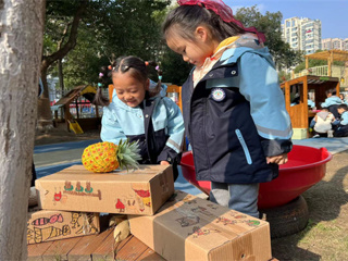 小班精彩瞬间：一起来“烤串”