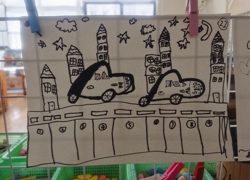 中班幼儿作品：交通工具线描画