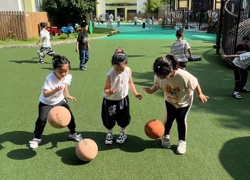 大班精彩瞬间：快乐拍球